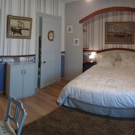 Bed and Breakfast Logis Des Douves Tiffauges Exterior foto