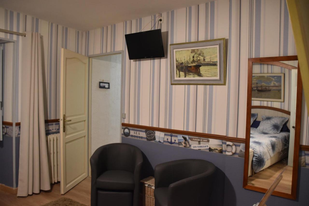 Bed and Breakfast Logis Des Douves Tiffauges Exterior foto