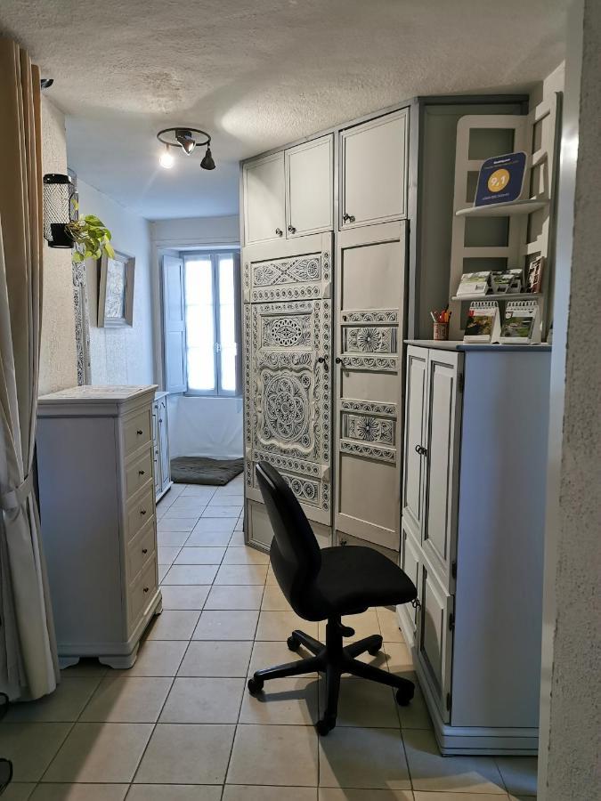 Bed and Breakfast Logis Des Douves Tiffauges Exterior foto