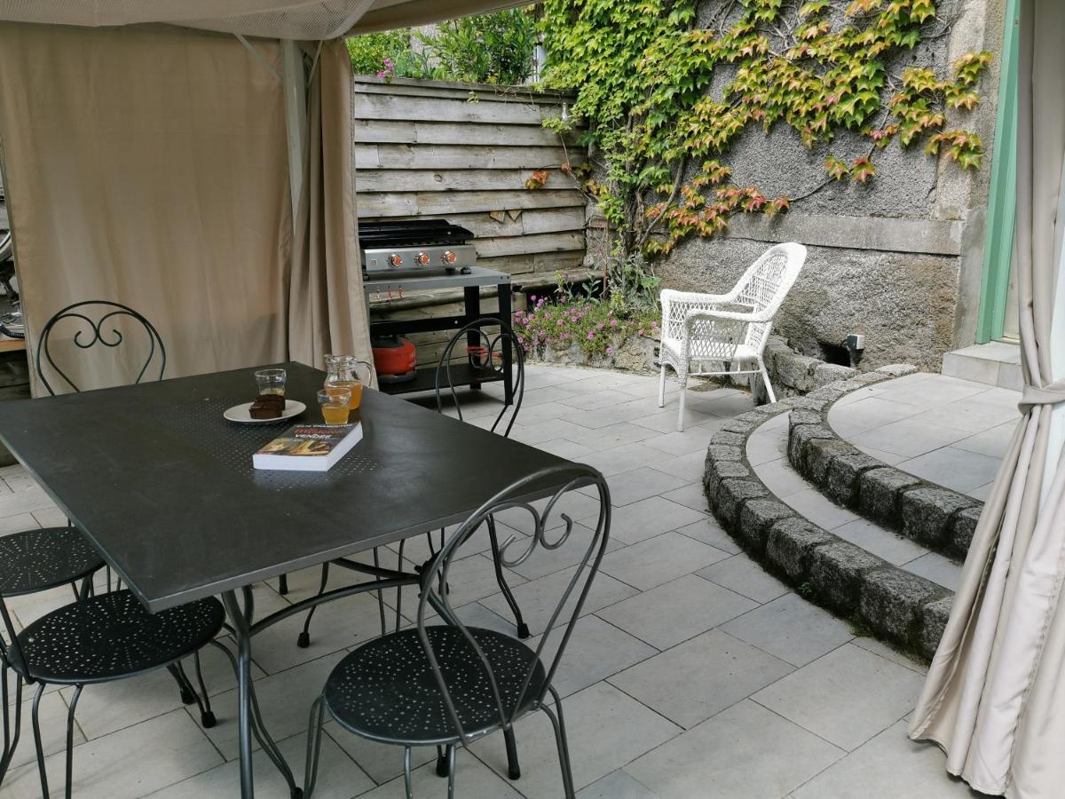 Bed and Breakfast Logis Des Douves Tiffauges Exterior foto