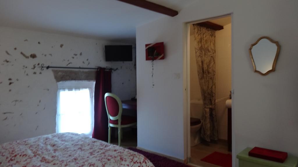 Bed and Breakfast Logis Des Douves Tiffauges Exterior foto