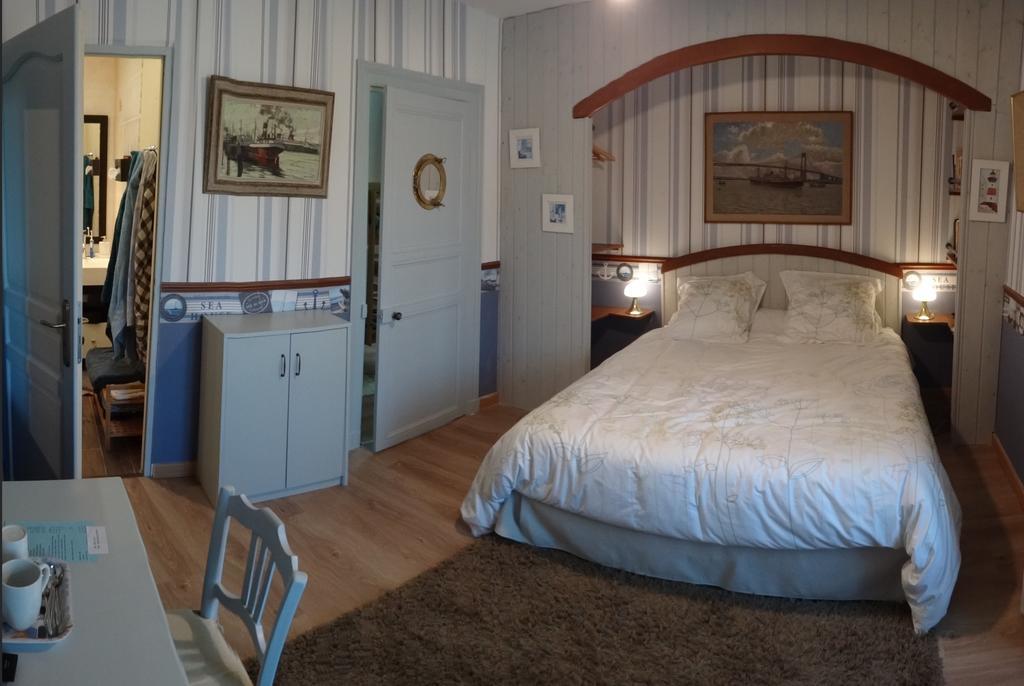 Bed and Breakfast Logis Des Douves Tiffauges Exterior foto