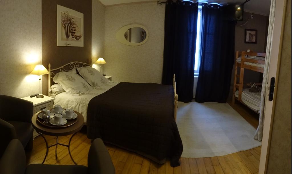 Bed and Breakfast Logis Des Douves Tiffauges Exterior foto