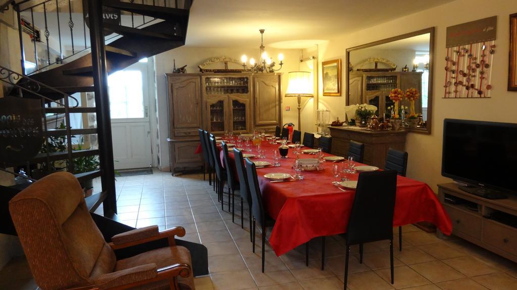Bed and Breakfast Logis Des Douves Tiffauges Exterior foto