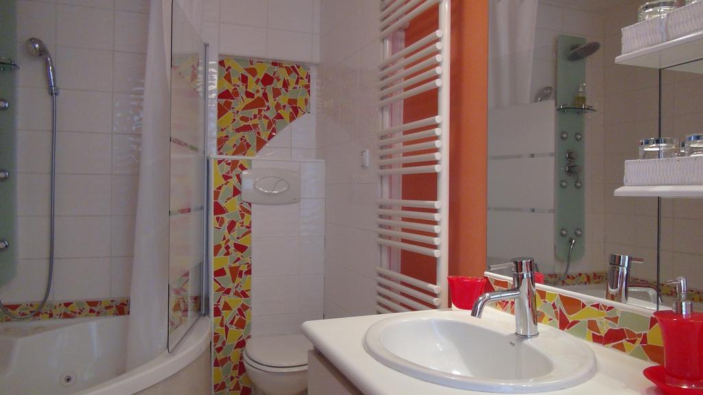 Bed and Breakfast Logis Des Douves Tiffauges Exterior foto