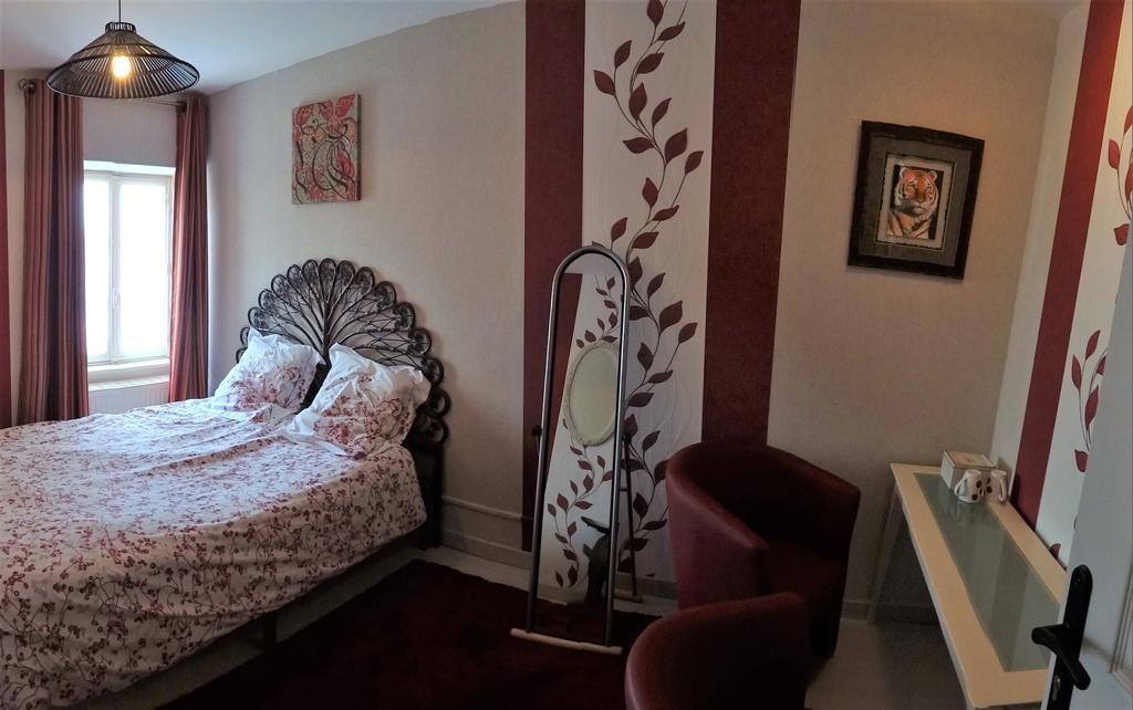 Bed and Breakfast Logis Des Douves Tiffauges Exterior foto