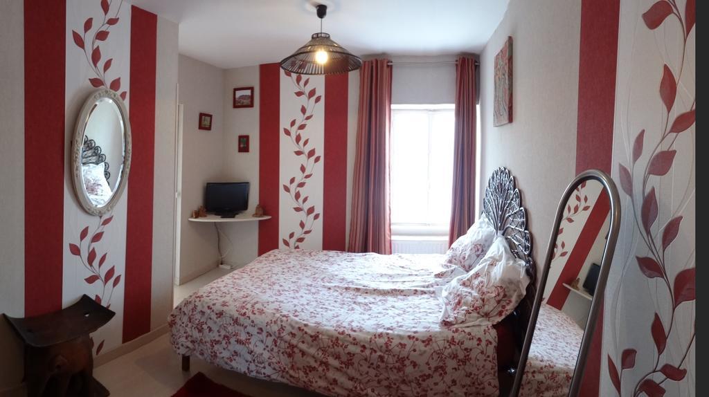 Bed and Breakfast Logis Des Douves Tiffauges Exterior foto